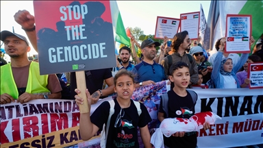İstanbul'da Open Rafah grubundan "Hazreti Muhammed'e sevgi, Gazze'ye refah" yürüyüşü