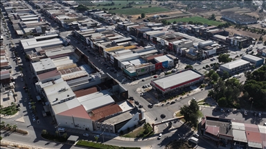İzmir'de esnaf ekmek teknelerini alevlerden korumak için sabahladı