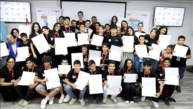 Formation en journalisme pour des étudiants tunisiens, organisée par la TİKA et la TRT