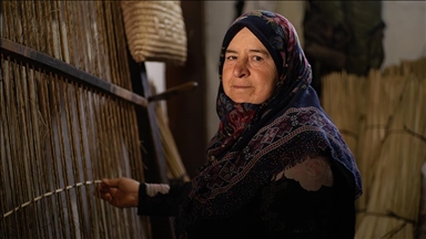 Kispetin yareni zembili 62 yıldır pehlivanlar için dokuyor