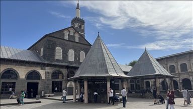 Diyarbekir bi bedewiyên xwe yen bêhempa bala geştiyarên xwemalî û biyanî dikişîne