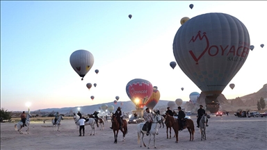 "Kapadokya At ve Atçılık Kültürü Festivali"nde karayı atlar havayı balonlar süsledi