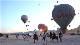 "Kapadokya At ve Atçılık Kültürü Festivali"nde karayı atlar havayı balonlar süsledi