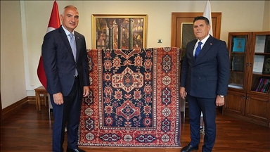 5 asırlık Uşak halısı yuvaya döndü