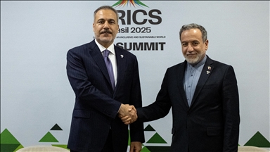 Turkish, Iranian foreign ministers discuss bilateral, regional issues