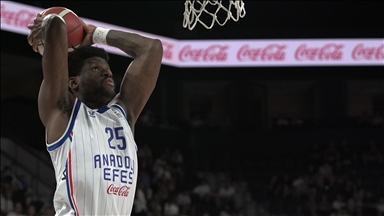 Anadolu Efes, ABD'li basketbolcu Daniel Oturu ile yollarını ayırdı