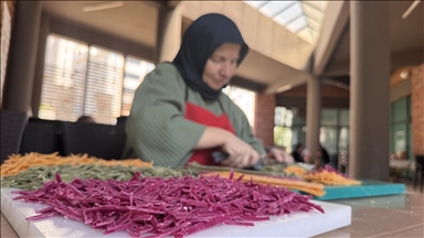 Kooperatif bünyesinde buluşan kadınlar, organik ürünleri katma değerli ürüne dönüştürüyor