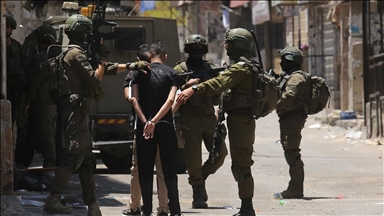 بينهم أطفال.. الجيش الإسرائيلي يصيب ويعتقل فلسطينيين بالضفة