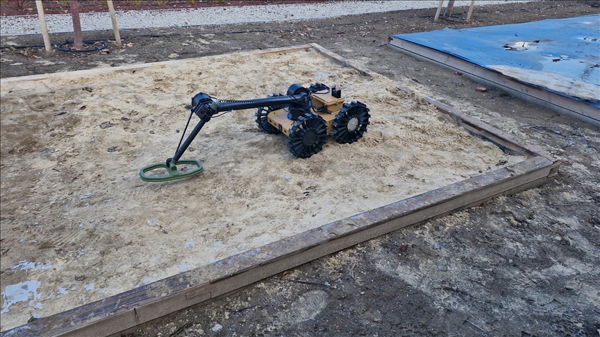 Turkish defense firms unveil joint anti-mine robot at international defense fair in Istanbul