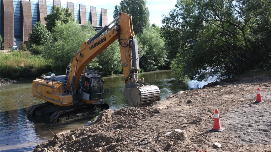 Serbët në veri të Kosovës nisin peticion kundër ndërtimit të urave në Mitrovicë