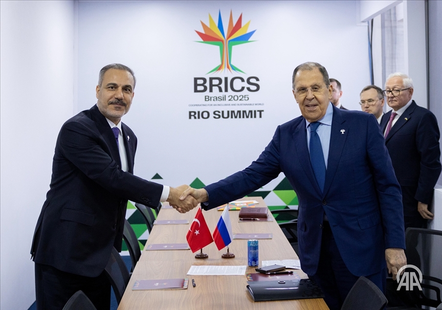 هاکان فیدان لەگەڵ هاوتا ڕووسەکەی سێرگی لاڤرۆڤ کۆبوویەوە