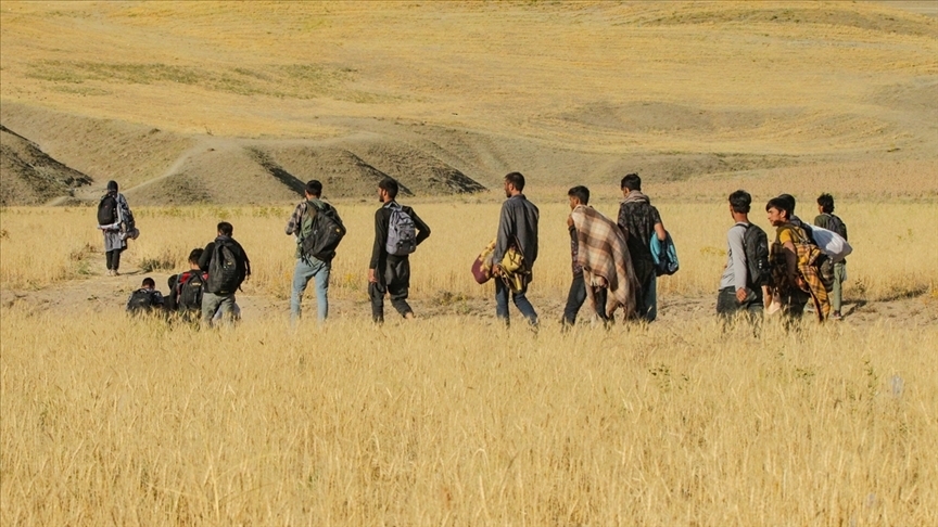 İsrail saldırıları sonrası İran’da düzensiz Afgan göçmenlerin sınır dışı edilmesi hız kazandı