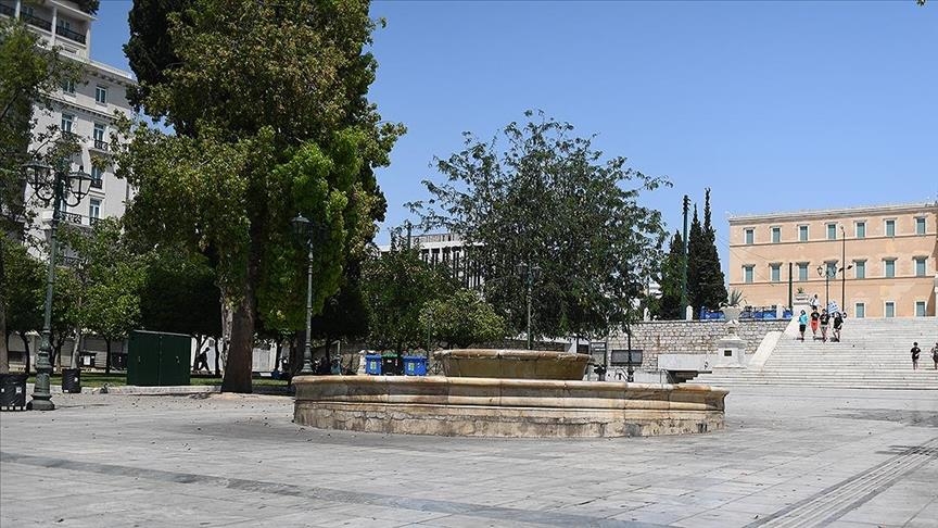 Работата на отворен простор во Грција е забранета од пладне до 17 часот поради високите температури