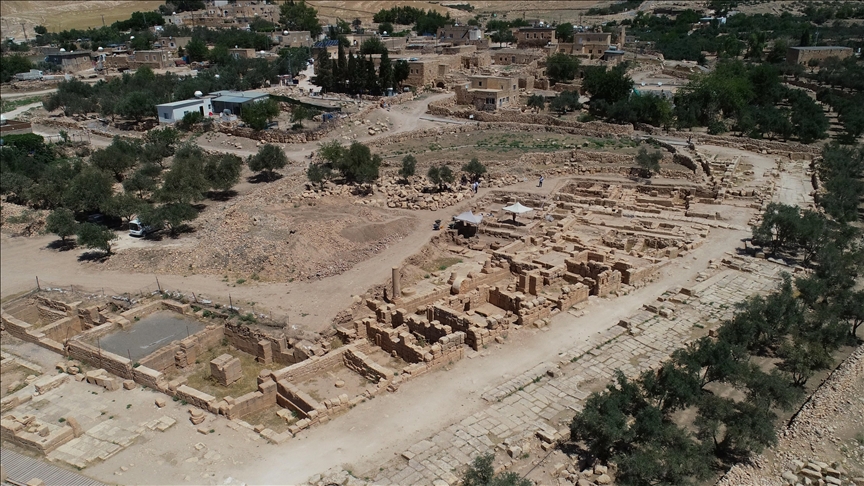 Dara Antik Kenti'nde yaklaşık 1500 yıllık mozaik bulundu