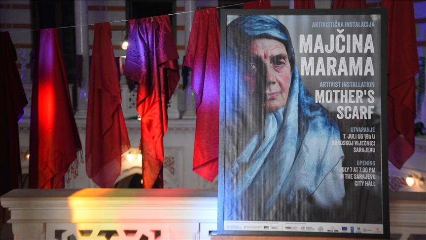 U Sarajevu otvorena izložba “Majke/Mothers“ i instalacija “Mahrame sjećanja“