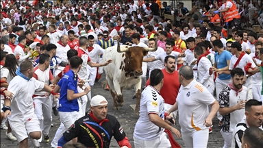 Festival u Pamploni: Hiljade ljudi učestvovalo u prvom ovogodišnjem trčanju s bikovima