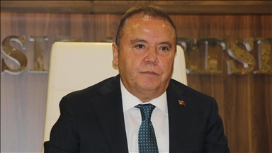 Şaredarê Bajarê Mezin ê Antalyayê Muhîttîn Bocek ji wezîfeyê hat dûrxistin