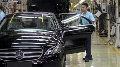 Mercedes-Benz's Q2 sales down 9%