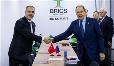 Kryediplomati turk dhe ai rus diskutojnë çështjet ekonomike dhe ekonomike dypalëshe në kuadër të samitit BRICS