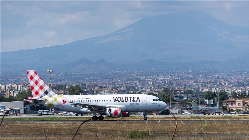 Une personne aspirée par le réacteur d'un avion, l'aéroport Milan-Bergamo suspend ses vols