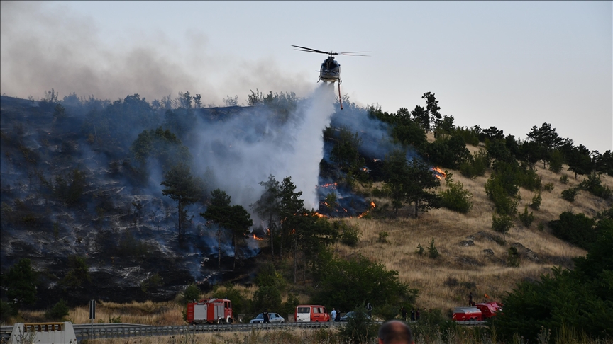 Zjarri në afërsi të kufirit Maqedoni e Veriut-Kosovë, mund të jetë zjarrvënie e qëllimshme