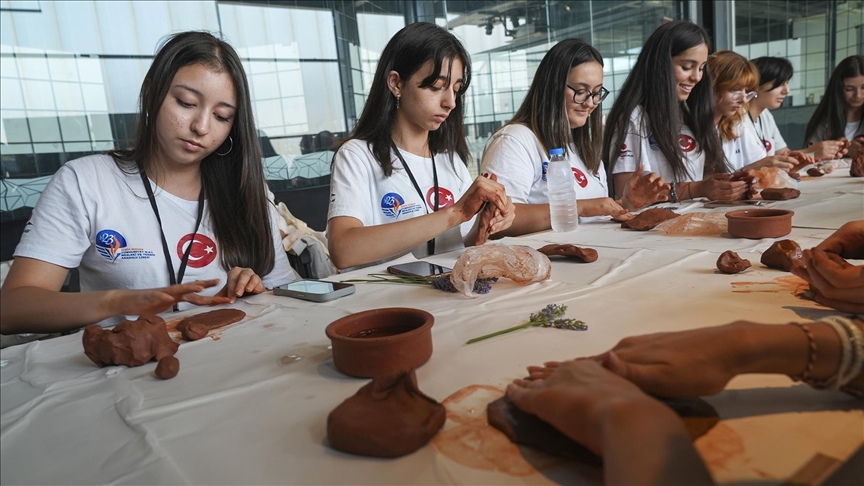 İzmirli meslek lisesi öğrencileri kültürel mirası illüstrasyonlarla geleceğe taşıyor