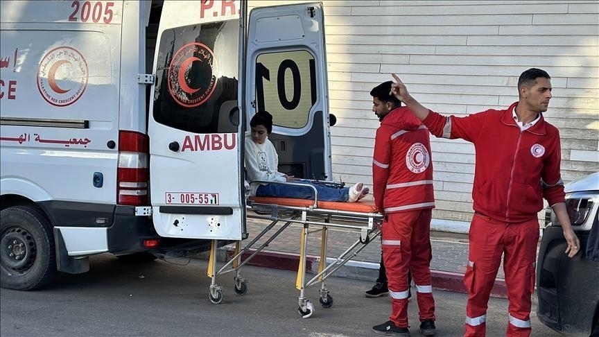 "الهلال الأحمر" يعلن توقف العمل في إحدى عياداته الطبية بغزة