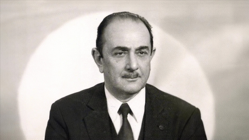 Ömrünü eğitime adayan örnek öğretmen: Mahir İz