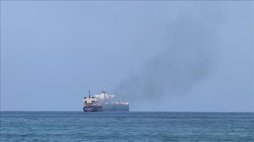 واشنطن: قتلى وجرحى بطاقم سفينة تجارية استهدفها الحوثيون