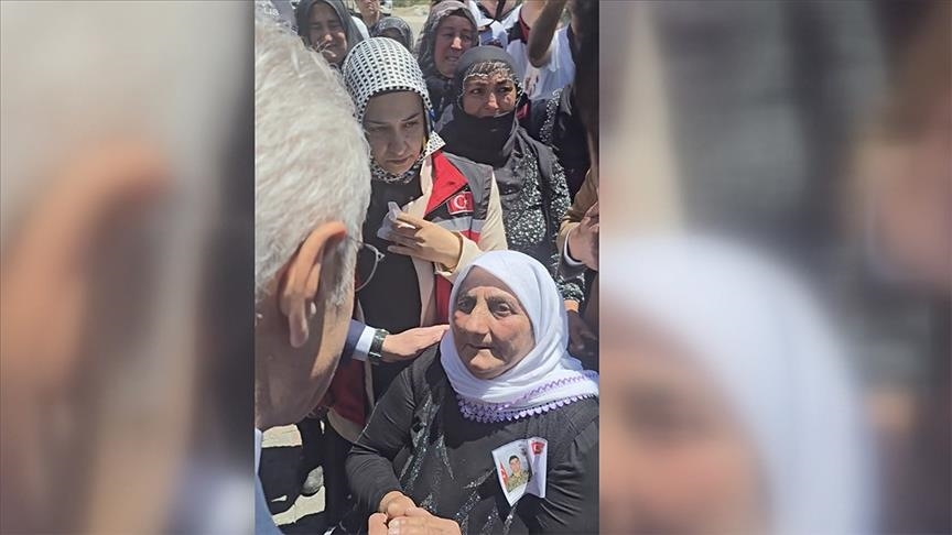 دایکی سەربازێکی شەهید بە کوردی سڵاو و ڕێزی ئاراستەی سەرکۆمار ئەردۆغان کرد