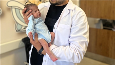 Batman'da 905 gram doğan Sevda bebek 2 aylık tedaviyle hayata tutundu