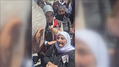 Şehit Celattin Uyanık'ın annesi, Cumhurbaşkanı Erdoğan'a Kürtçe selam gönderdi