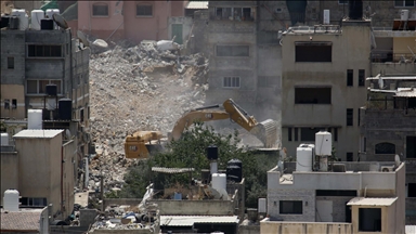 القدس.. السلطات الإسرائيلية تهدم مبنى فلسطينيا يضم 8 شقق و15 محلا
