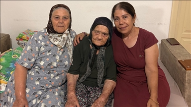 Datça'da 100 yaşına giren Ayşe Döşeme'nin doğum günü kutlandı