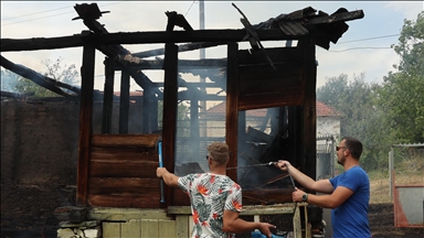 Požari u Srbiji uništili na stotine kuća, u gašenju meštanima pomažu i dobrovoljci
