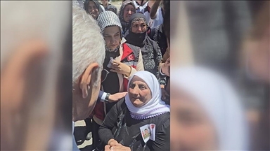 دایکی سەربازێکی شەهید بە کوردی سڵاو و ڕێزی ئاراستەی سەرکۆمار ئەردۆغان کرد