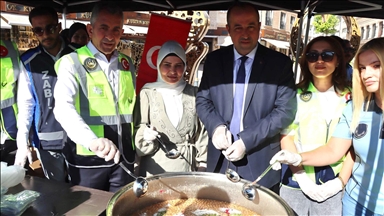 Li Midyatê aşûre li welatiyan hat belavkirin