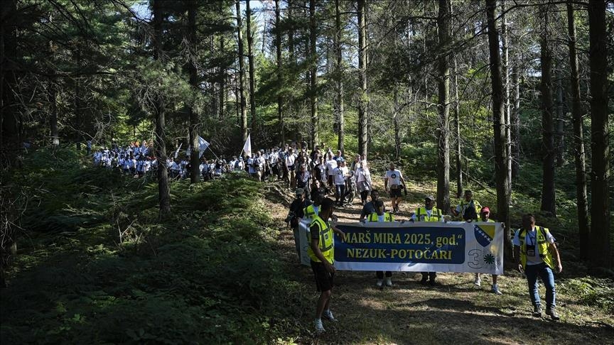 Ribuan orang berpartisipasi dalam Pawai Perdamaian untuk hormati korban genosida Srebrenica