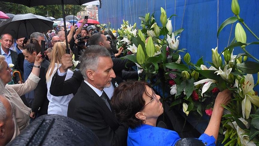 Граѓаните на Сараево им оддадоа почит на жртвите од геноцидот во Сребреница