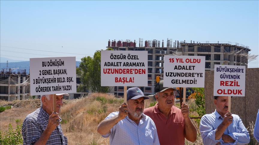 İzmir'de belediyeden umudunu kesen hak sahipleri, konut projesini kendileri tamamlamak istiyor
