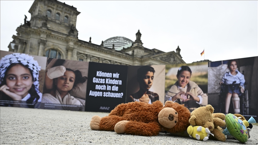 Berlin : Des portraits géants d'enfants de Gaza affichés devant le parlement allemand