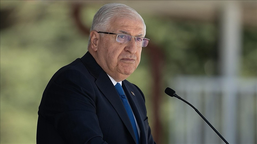 وزير الدفاع التركي يلتقي قائد القوات الجوية الباكستاني