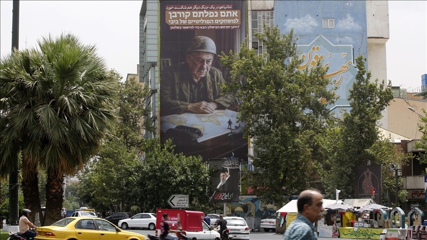 Iran  një poster gjigant anti Izrael vendoset në Teheran