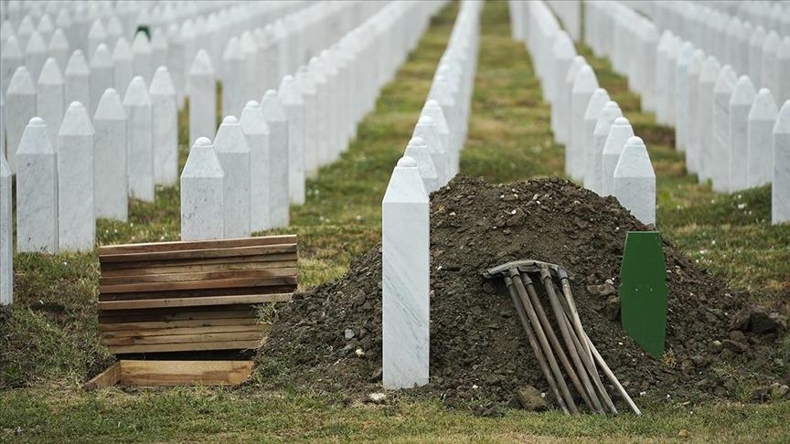 Останки жертв геноцида в Сребренице отправлены из Сараево на Мемориальное кладбище в Поточари