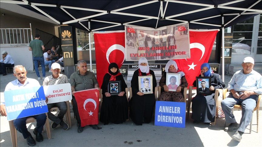 Li Mûşê malbatên ku dixwazin bigihêjin ewladên xwe li pêşiya DEM Partiyê çalakiya xwe domand