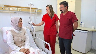 Yanlış yerdeki paratiroit ve boynundaki kanserli tiroit bezlerinden 6 saatlik operasyonla kurtuldu