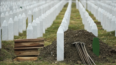U Potočarima iskopani mezari za sedam žrtava genocida u Srebrenici