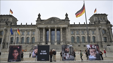 Protestë përpara Bundestagut gjerman, ekspozohen fotografi të fëmijëve nga Gaza
