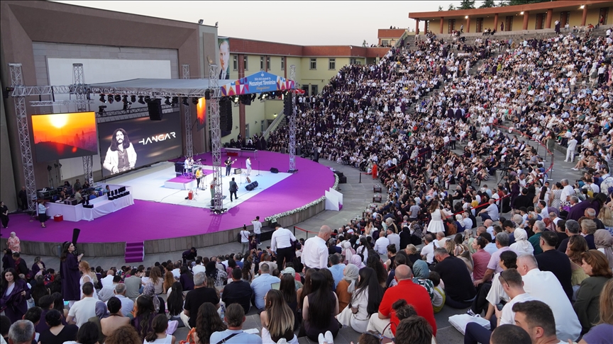 Maltepe Üniversitesi 2024-2025 mezunlarını törenle uğurladı