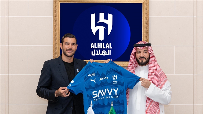 قدم.. الهلال السعودي يضم الدولي الفرنسي ثيو هيرنانديز